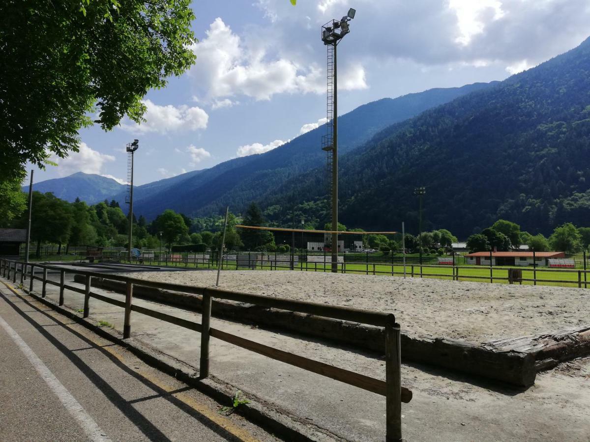 Attico Abbraccio Di Luce Appartement Spiazzo  Buitenkant foto