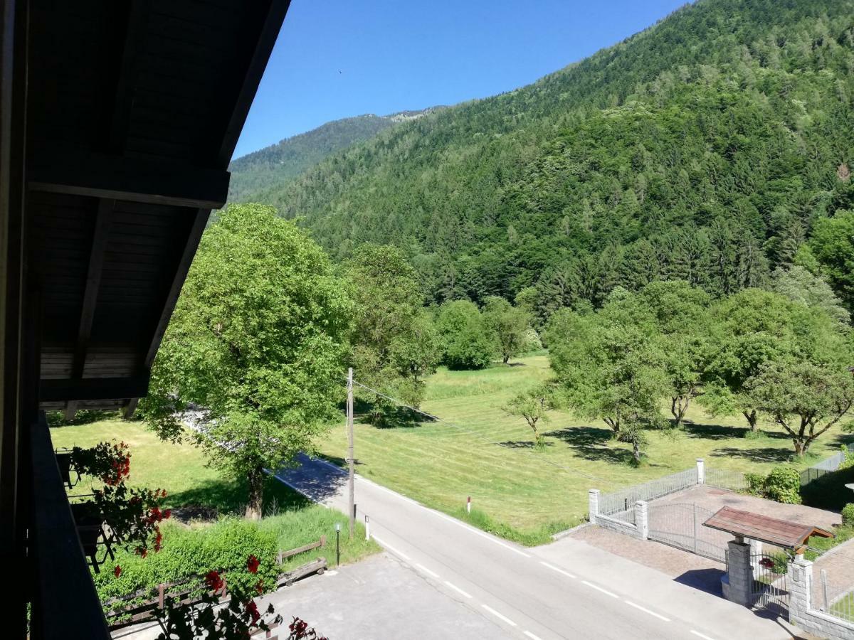 Attico Abbraccio Di Luce Appartement Spiazzo  Buitenkant foto