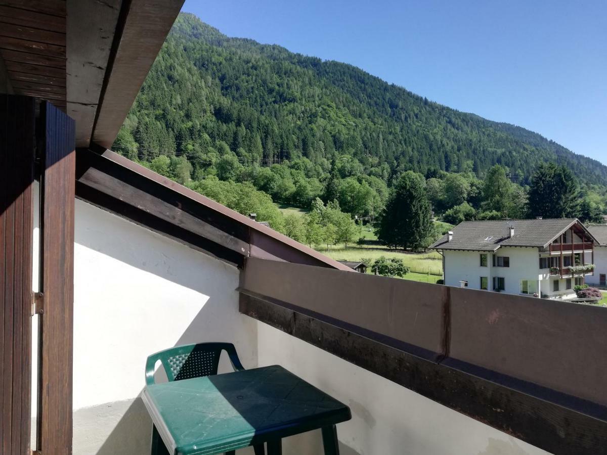 Attico Abbraccio Di Luce Appartement Spiazzo  Buitenkant foto