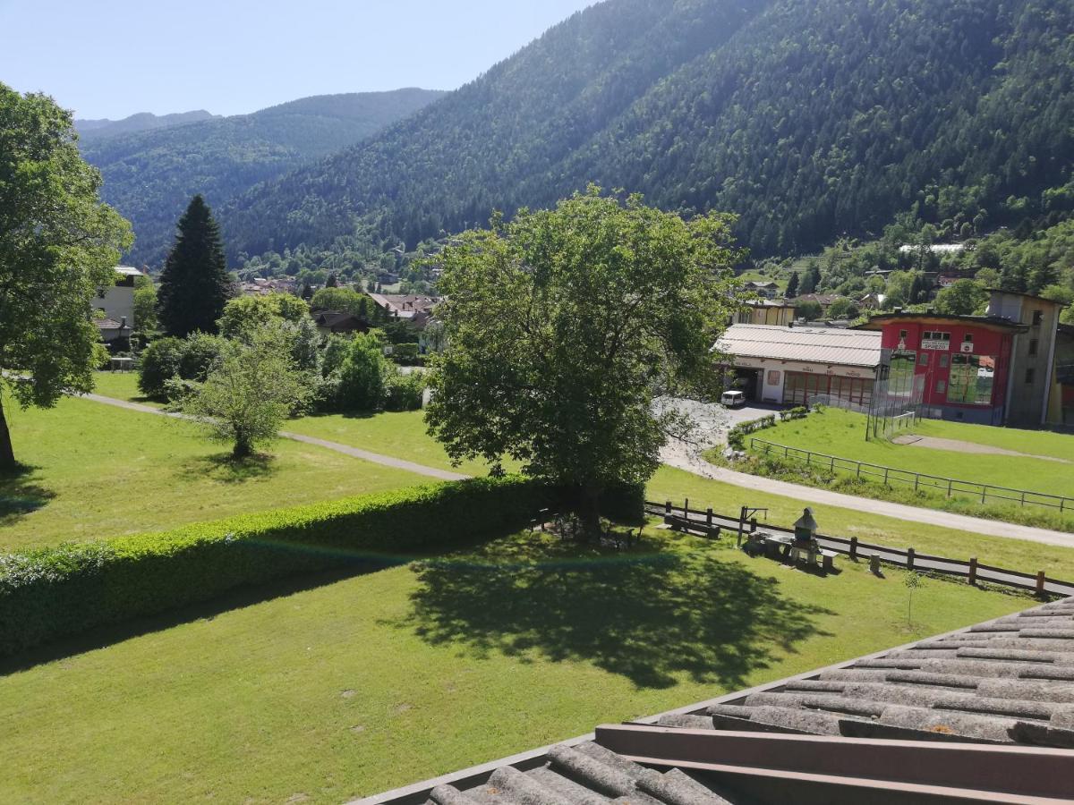 Attico Abbraccio Di Luce Appartement Spiazzo  Buitenkant foto